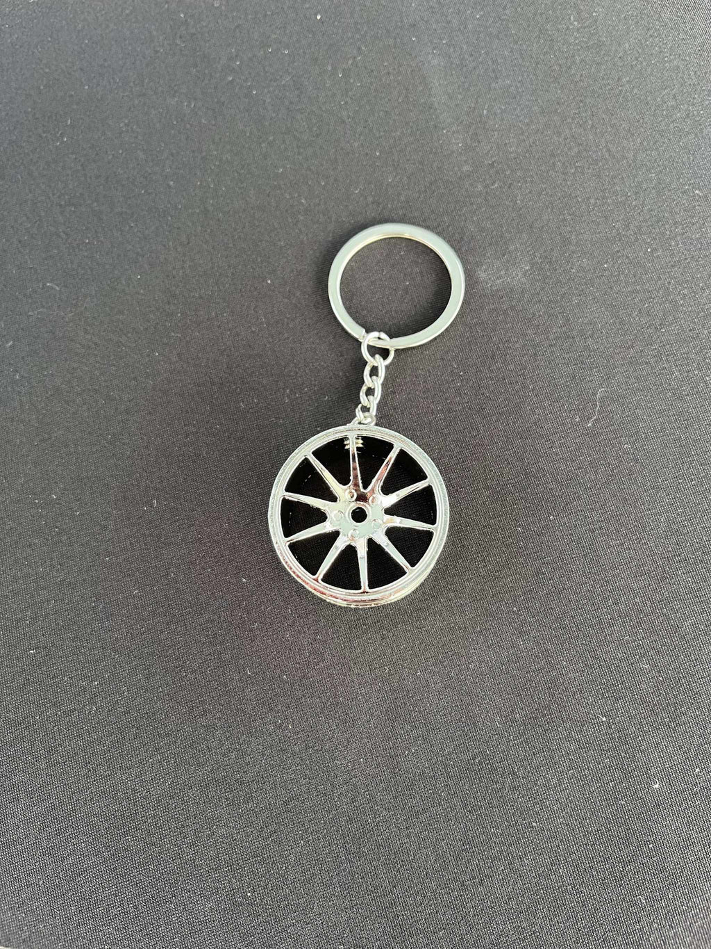 Wheel keychain with racing wheel design, available in black or chrome.
